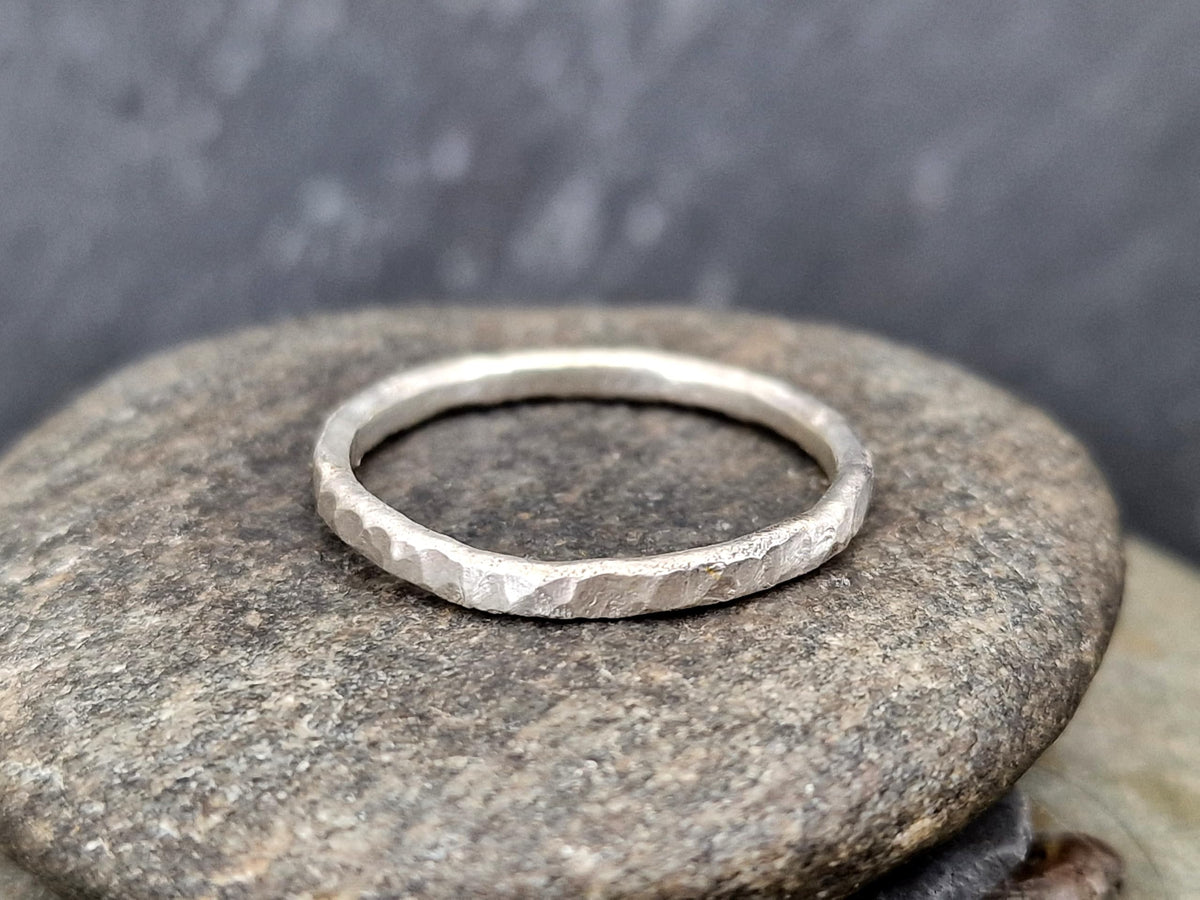 LeoLars-PABE 925er Silber Design Ring, Gr. 60 (19,3), gehämmert, Vorsteckring, Stapelring, Unikat, Unisex, Handarbeit