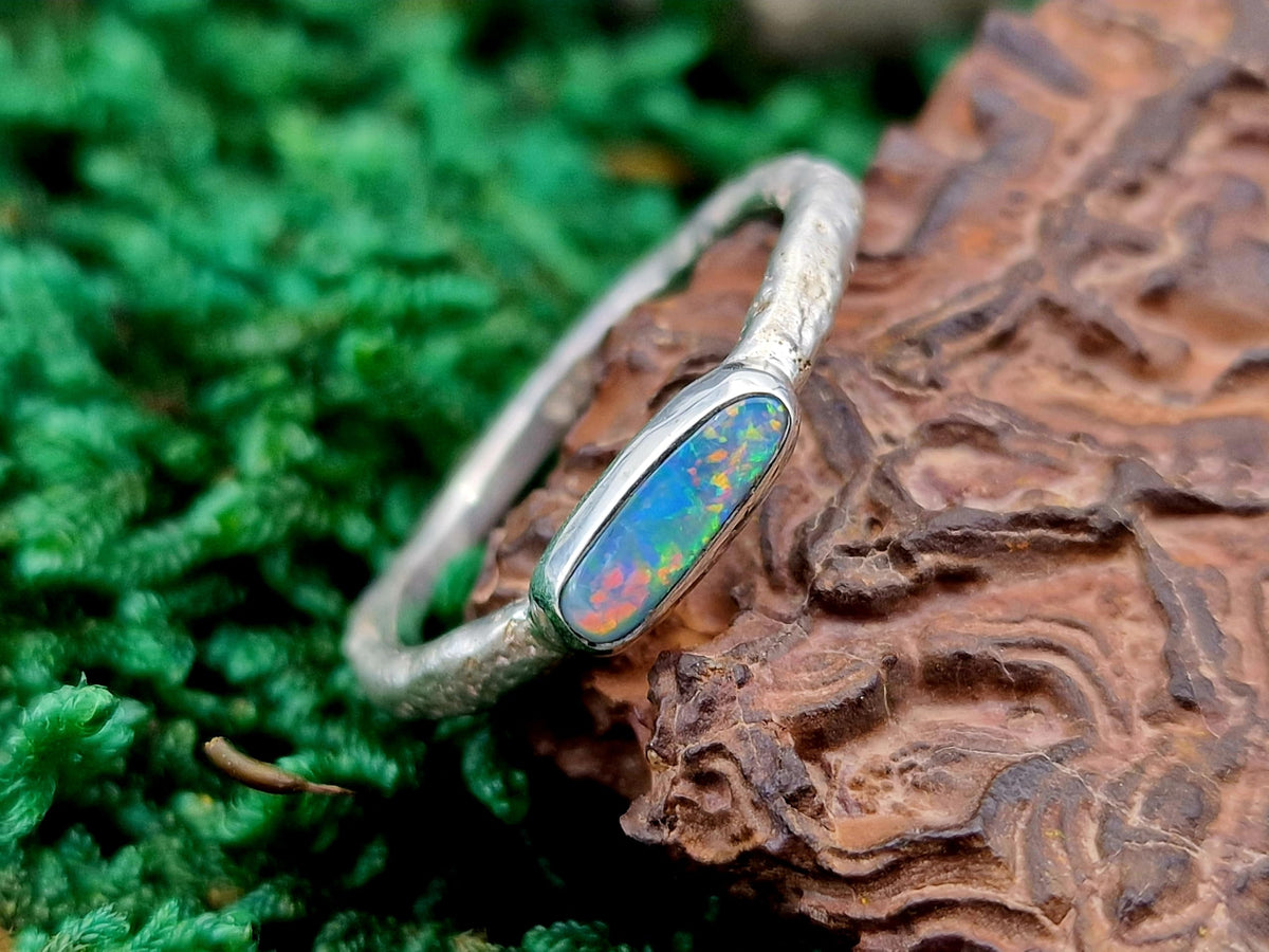 LeoLars-PABE Lightning Ridge Opal Design Ring, Gr. 60(19,3), aus 925er Silber, gehämmert, Multicolor Opalfeuer, Unikat, Handarbeit