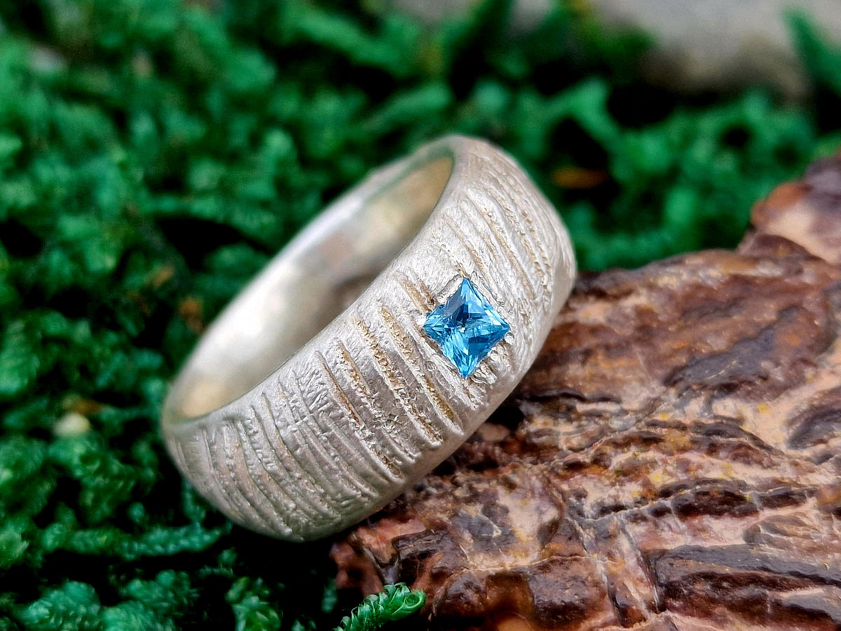 LeoLars-PABE Massiver Wellen Design Ring mit Blautopas, aus 925er Silber, Gr.58 (18,5), wellenartige mattierte Oberfläche, Unikat, Handarbeit