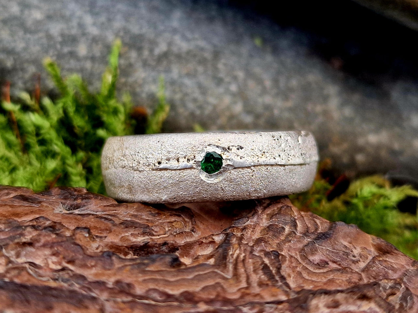 LeoLars-PABE herrlicher grüner Tsavorit Sandguss Design Ring, Nr.162, aus 925er Silber, Gr.56(18), Sandguss typische Oberfläche, Unikat, Handarbeit