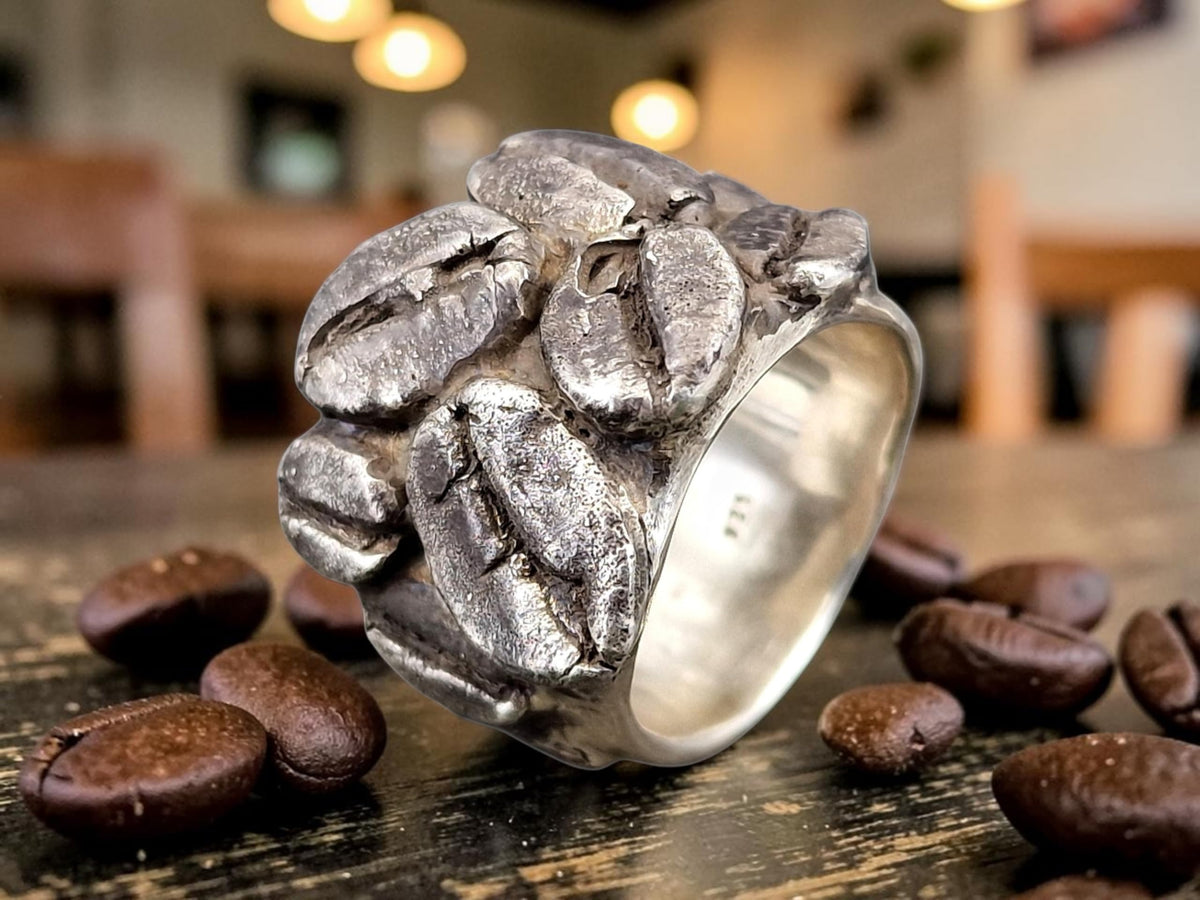 LeoLars-PABE Kaffeebohnen Design Ring aus 925er Silber, Gr.58 (18,5), teilgeschwärzt, echte abgeformte Kaffeebohnen, Kaffeeliebhaber, Kaffee, Unikat, Handarbeit, massiv