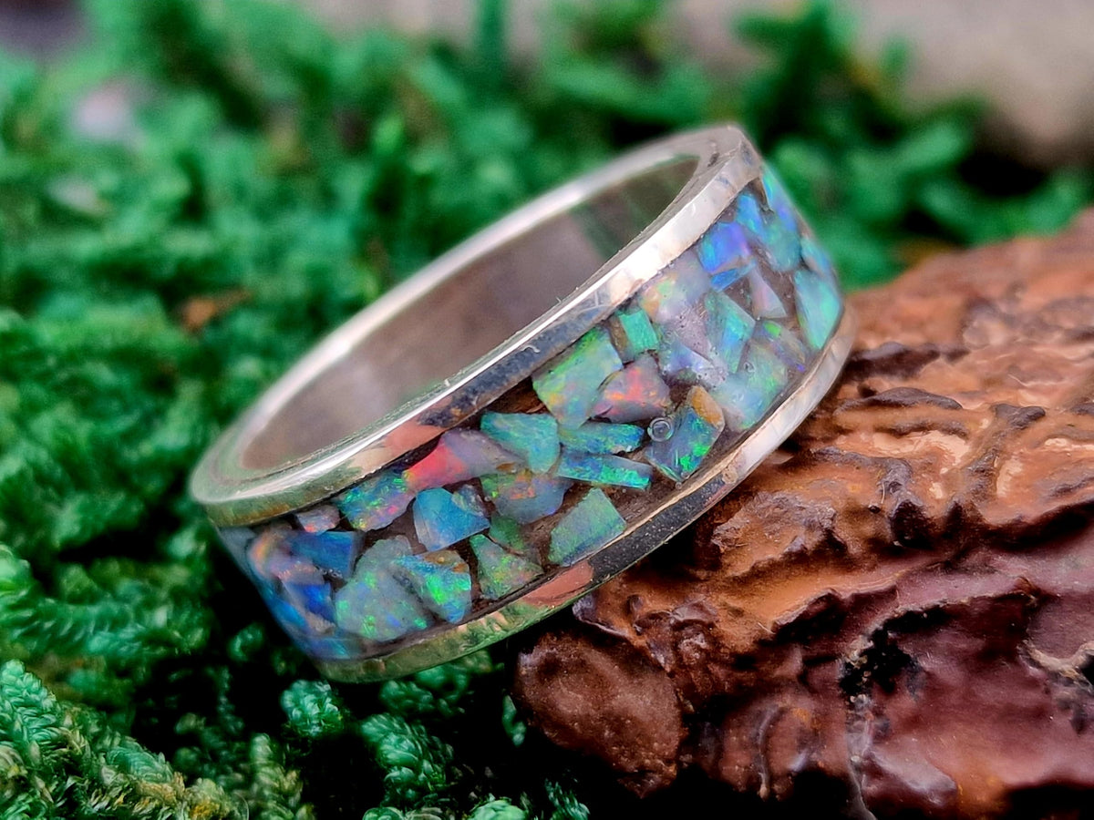 LeoLars-PABE Lightning Ridge Opalchips Design Ring, Gr. 65-66 (20,8), aus 925er Silber, Multicolor Opalfeuer, 360 Grad eingegossen in Kunstharz, Nr.2, Unisex, Unikat, Handarbeit