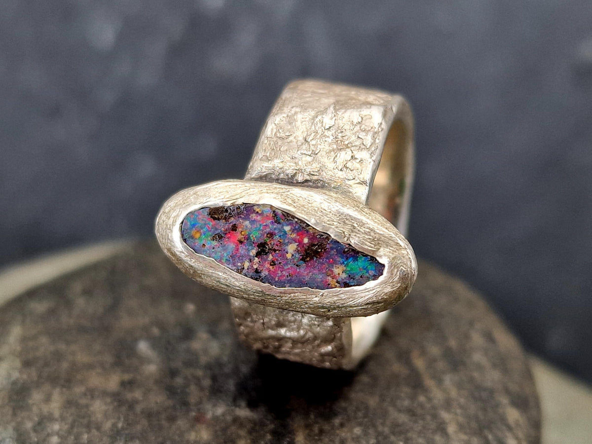 LeoLars-PABE Boulder Opal Design Ring aus 925er Silber, Gr.52 (16,6), kräftiges mehrfarbiges Opalfeuer, Ringschiene massiv mit Stein Struktur, Unikat, Handarbeit