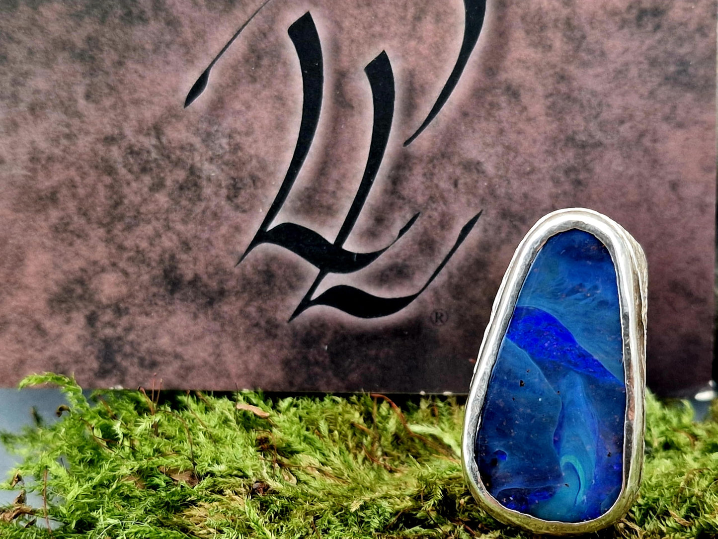 LeoLars-PABE sehr großer und schwerer Boulder Opal Design Ring aus 925er Silber, Gr.61 (19,5), mit Oberflächen Struktur, Opal mit blauem und grünen Opalfeuer, Unisex, Unikat, handarbeit