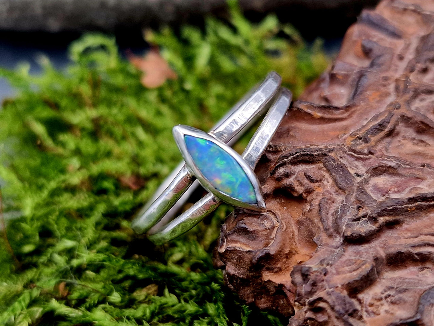 LeoLars-PABE Multicolor Lightning Ridge Opal Design Ring, aus 925er Silber, Gr. 55-56 (17,8), Opal in Navetteschliff, zierlich, Unikat, Handarbeit