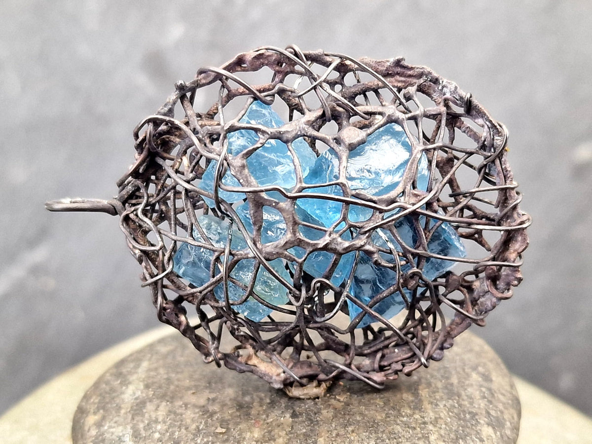 LeoLars-PABE Organischer Aquamarin Design Anhänger aus geschwärztem 925er Silber, wie Wurzeln um die Steine gewachsen, Rohsteine, magisch, mystisch, Unikat, Handarbeit, Unisex