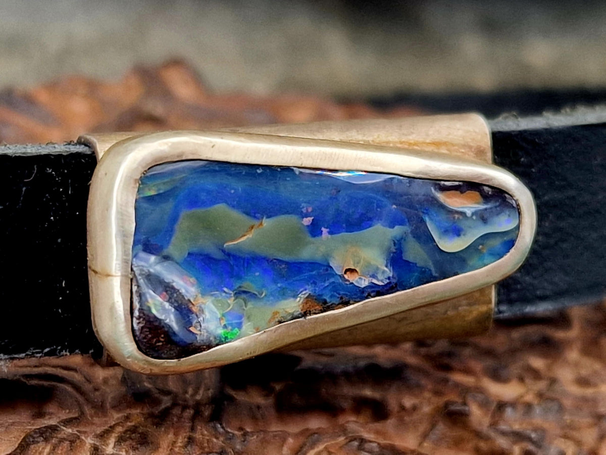 LeoLars-PABE Lederarmband mit Boulder Opal, mit 925er Silber, Opal mit Picture Stone mit partiellem bunten Opalfeuer, Unisex, Unikat, Handarbeit, Gesamtlänge 20cm