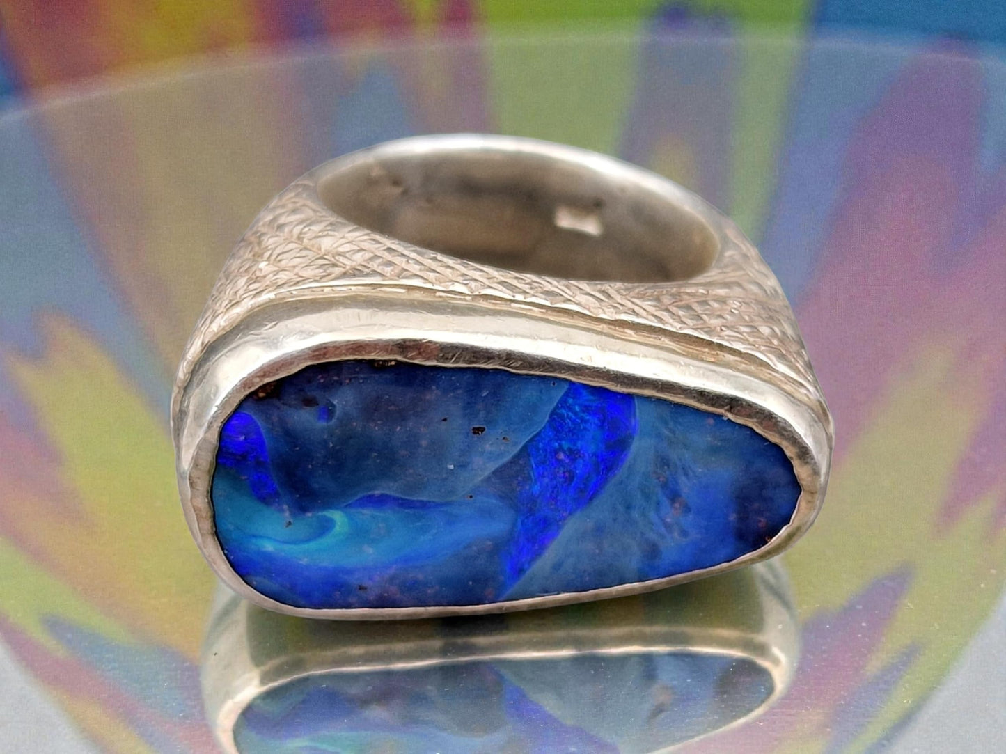 LeoLars-PABE sehr großer und schwerer Boulder Opal Design Ring aus 925er Silber, Gr.61 (19,5), mit Oberflächen Struktur, Opal mit blauem und grünen Opalfeuer, Unisex, Unikat, handarbeit