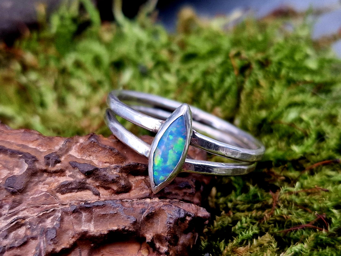 LeoLars-PABE Multicolor Lightning Ridge Opal Design Ring, aus 925er Silber, Gr. 55-56 (17,8), Opal in Navetteschliff, zierlich, Unikat, Handarbeit
