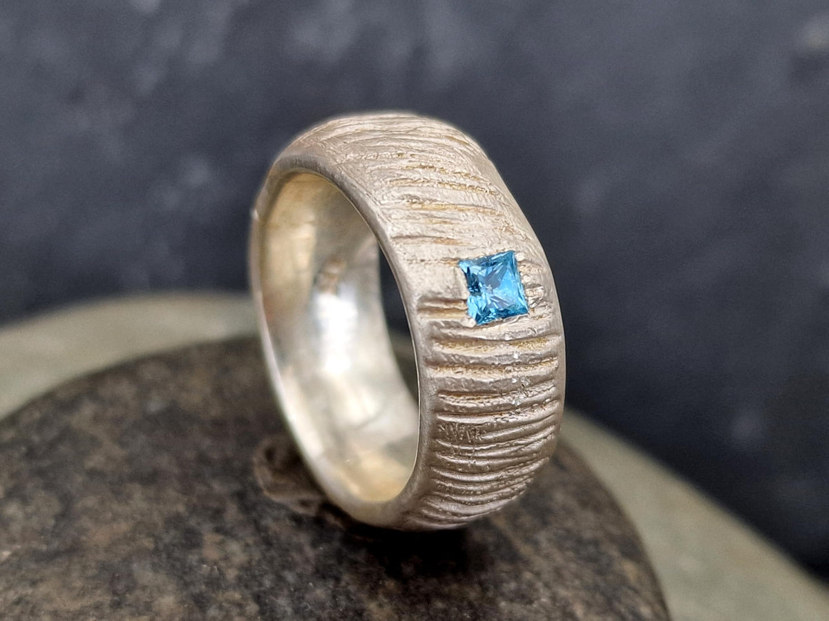LeoLars-PABE Massiver Wellen Design Ring mit Blautopas, aus 925er Silber, Gr.58 (18,5), wellenartige mattierte Oberfläche, Unikat, Handarbeit
