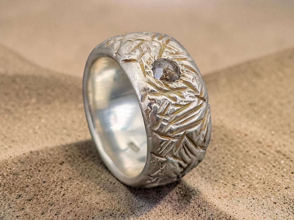 LeoLars-PABE Massiver Diamant Design Ring, Gr. 61 (19,5), aus 925er Silber, hell grau-brauner Diamant, wild schraffierte Oberflächen Struktur, Unisex, Unikat, Handarbeit