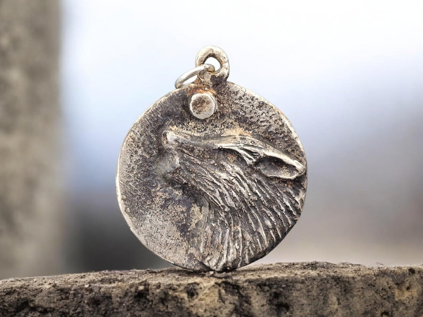 LeoLars-PABE Heulender Wolf Design Medaillon Anhänger aus 925er Silber, teilgeschwärzt, massiv, im Hexer Style, Unisex, Unikat, Handarbeit