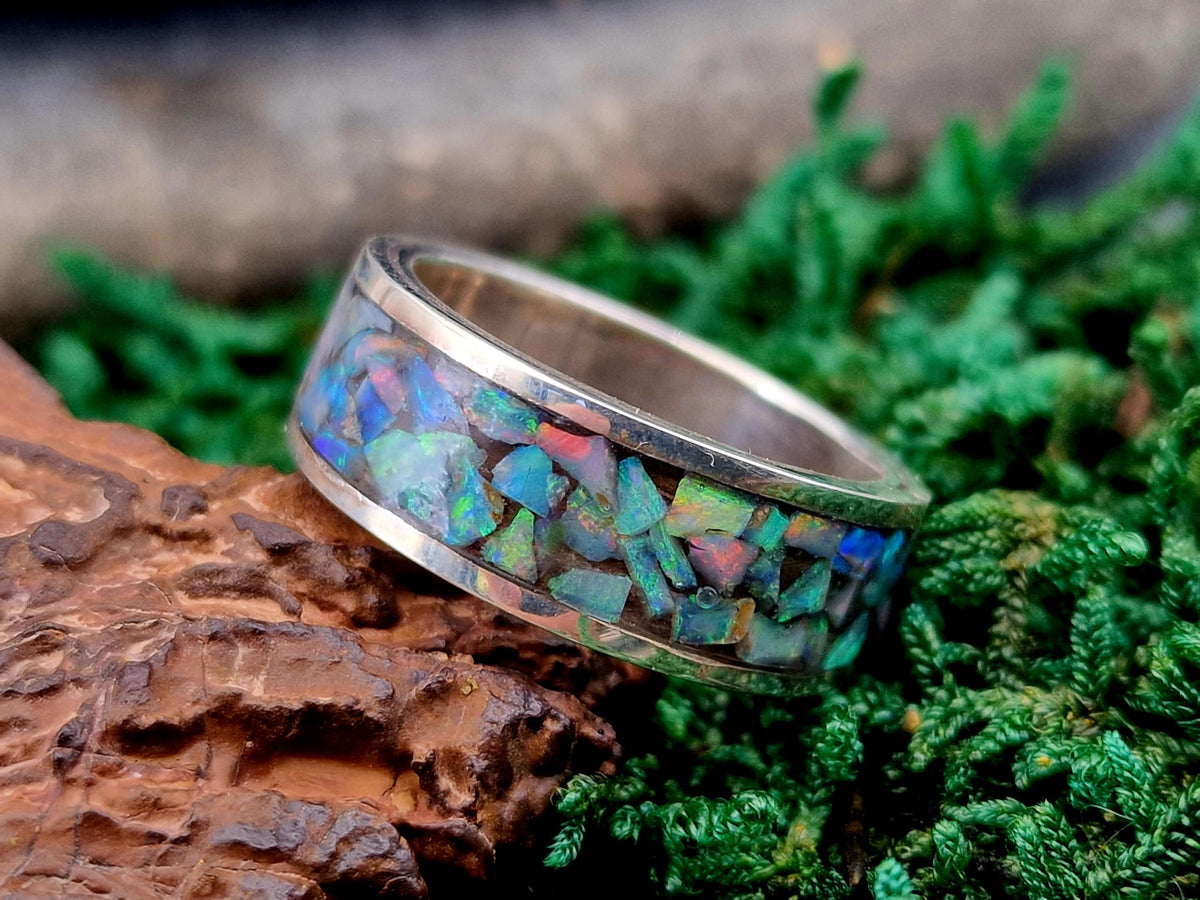 LeoLars-PABE Lightning Ridge Opalchips Design Ring, Gr. 65-66 (20,8), aus 925er Silber, Multicolor Opalfeuer, 360 Grad eingegossen in Kunstharz, Nr.2, Unisex, Unikat, Handarbeit