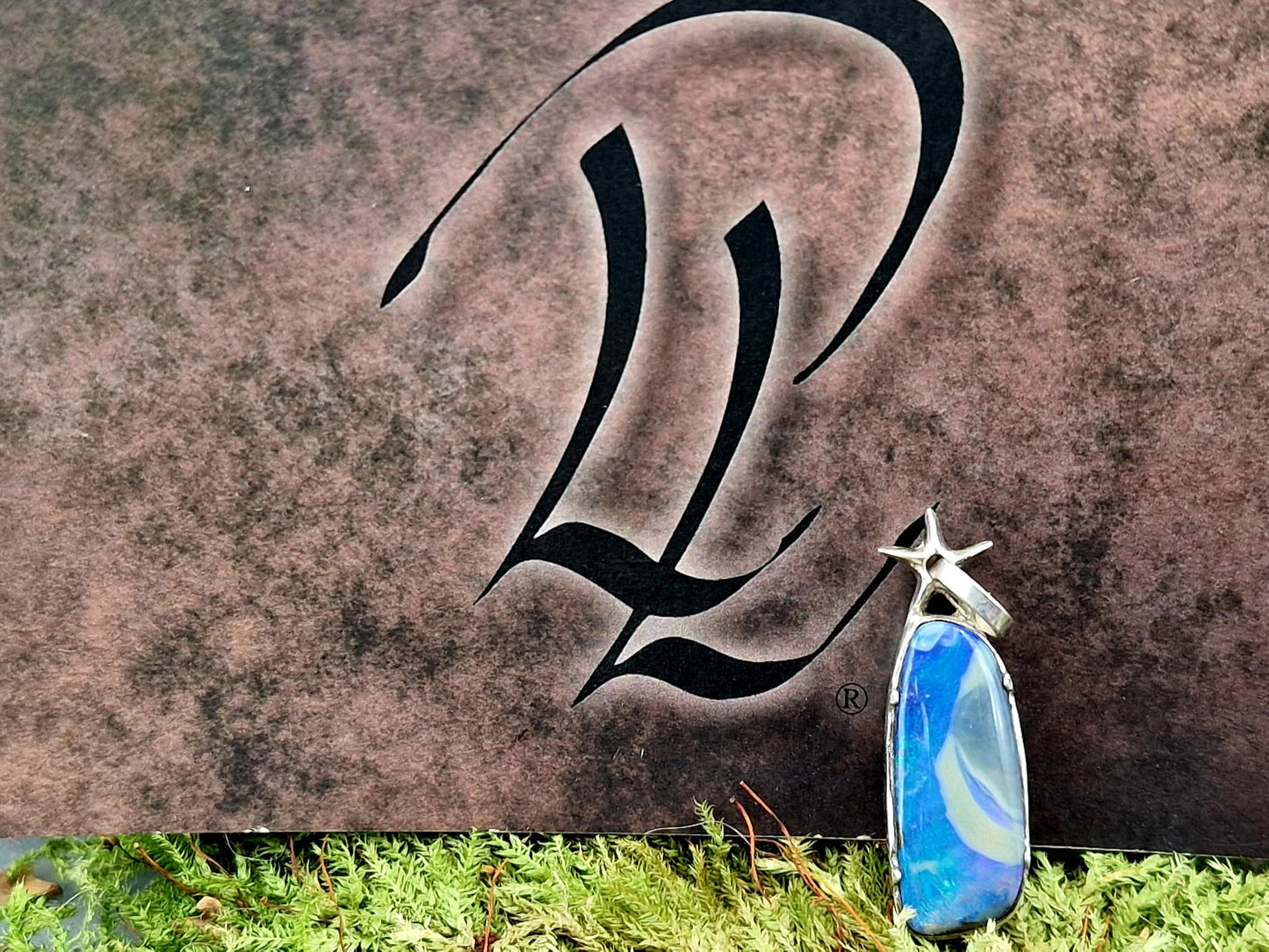 LeoLars-PABE Boulder Opal Design Anhänger aus 925er Silber mit Seestern, maritimer Picture Stone mit blau-grünem Opalfeuer, Atoll, Unikat, Handarbeit, Unisex