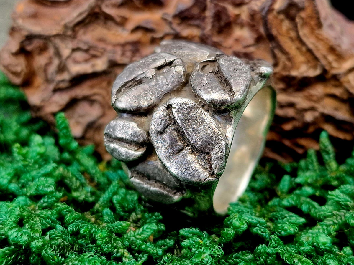 LeoLars-PABE Kaffeebohnen Design Ring aus 925er Silber, Gr.58 (18,5), teilgeschwärzt, echte abgeformte Kaffeebohnen, Kaffeeliebhaber, Kaffee, Unikat, Handarbeit, massiv