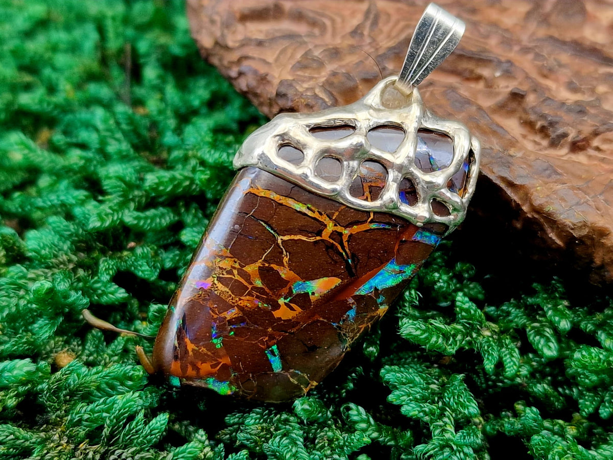 LeoLars-PABE Bouder Opal Design Anhänger aus 925er Silber, Käfig gefasst, schönes Muster, Opalfeuer in grün und blau, Unisex, Unikat, Handarbeit