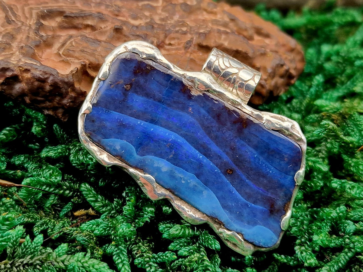 LeoLars-PABE Boulder Opal Meeresrauschen Design Anhänger aus 925er Silber, Picture Stone wie Meereswellen, verschiedene blautöne, geprägte 925 Silberrohr Aufhängung, Unisex, Unikat, Handarbeit