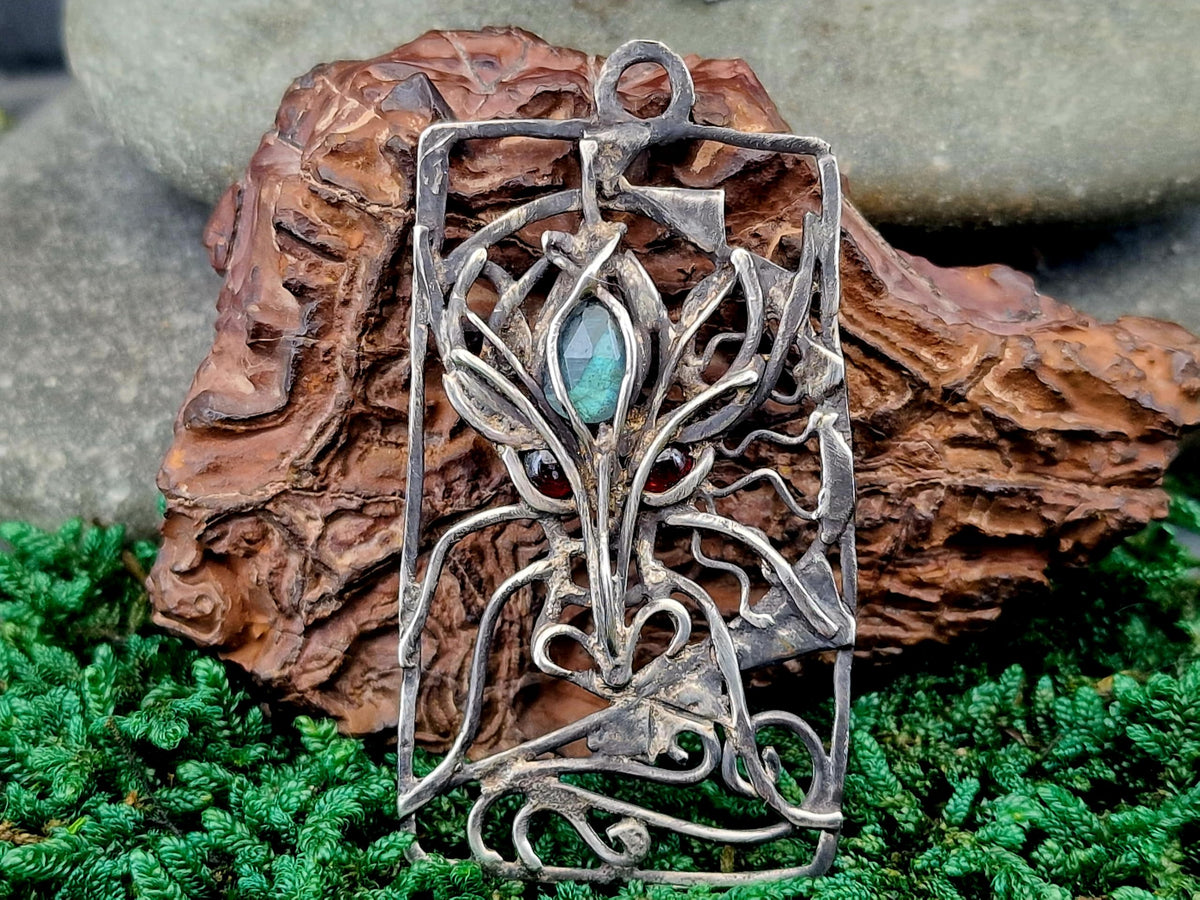 LeoLars-PABE Magischer Drachen Design Anhänger, geschwärztes 925er Silber, 2 blutrote Granat, 1 blauer Labradorit, Mystisch, Unikat, Handarbeit, Unisex