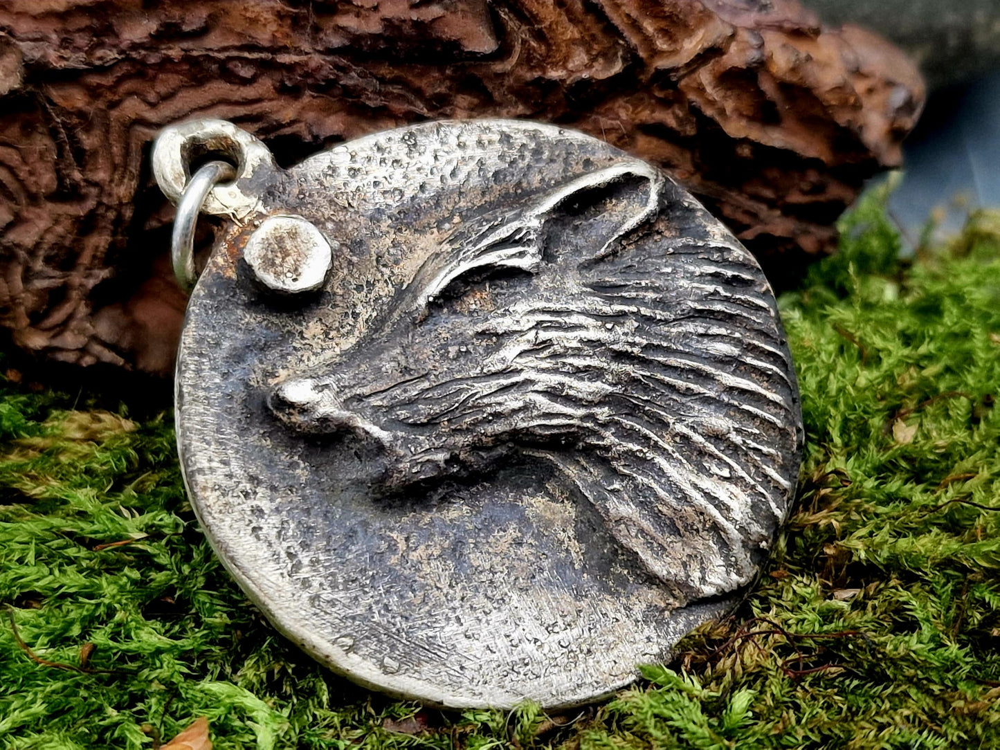 LeoLars-PABE Heulender Wolf Design Medaillon Anhänger aus 925er Silber, teilgeschwärzt, massiv, im Hexer Style, Unisex, Unikat, Handarbeit