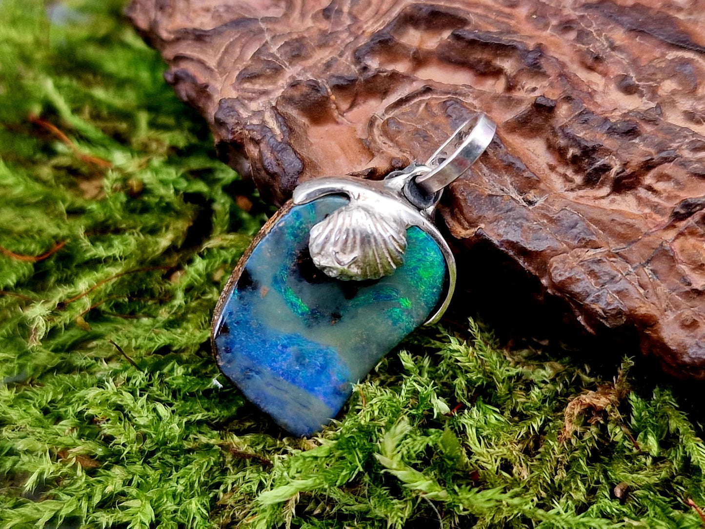 LeoLars-PABE Boulder Opal Anhänger, maritimes Design aus 925er Silber mit Muschel und Seestern, blau-grünes Opalfeuer, Unikat, Handarbeit, Unisex