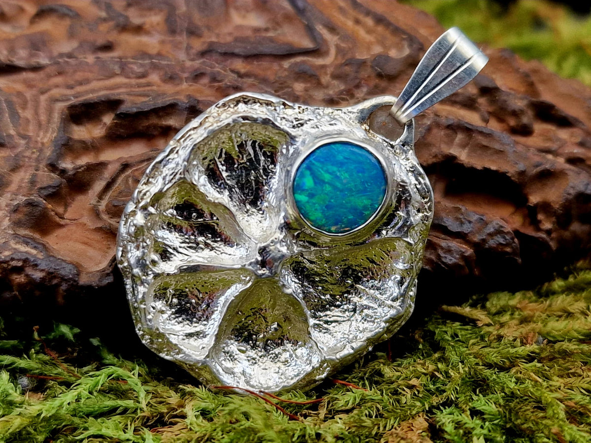 LeoLars-PABE Lightning Ridge Opal Design Anhänger aus 925er Silber, echte abgeformte Mini Zitronenscheibe, Opalfeuer in grün und blau, Unikat, Handarbeit, Unisex