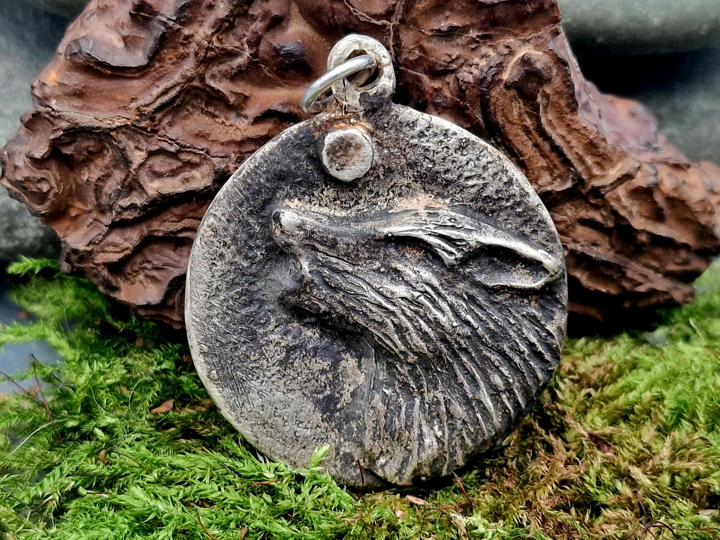 LeoLars-PABE Heulender Wolf Design Medaillon Anhänger aus 925er Silber, teilgeschwärzt, massiv, im Hexer Style, Unisex, Unikat, Handarbeit