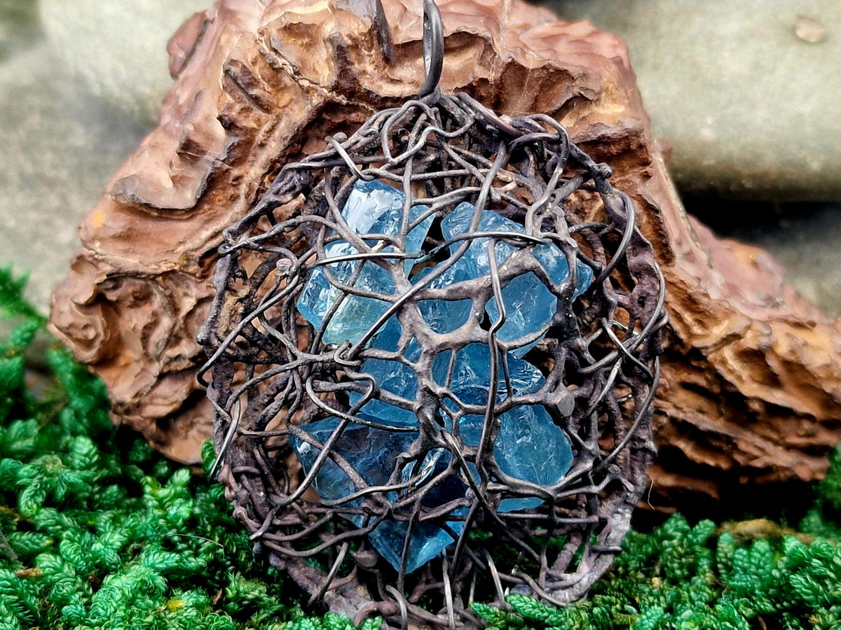LeoLars-PABE Organischer Aquamarin Design Anhänger aus geschwärztem 925er Silber, wie Wurzeln um die Steine gewachsen, Rohsteine, magisch, mystisch, Unikat, Handarbeit, Unisex