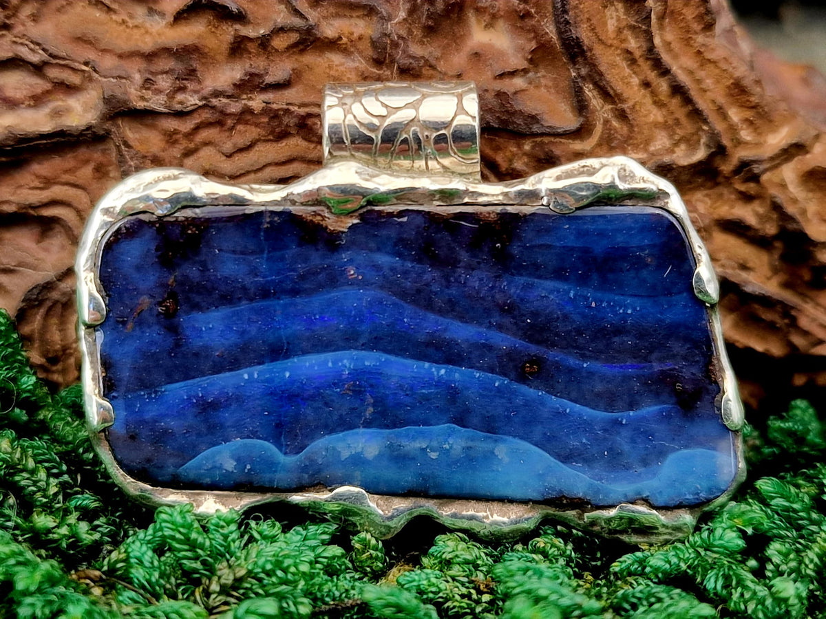 LeoLars-PABE Boulder Opal Meeresrauschen Design Anhänger aus 925er Silber, Picture Stone wie Meereswellen, verschiedene blautöne, geprägte 925 Silberrohr Aufhängung, Unisex, Unikat, Handarbeit