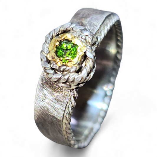 LeoLars-PABE Chromdiopsid Design Ring, Gr.53 (16.7), aus 925er Silber mit Feingold Fassung, handgeschmiedet, teilgeschwärzt, Unikat, Handarbeit