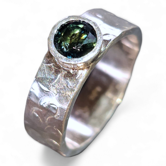 LeoLars-PABE Grüner Turmalin Ring aus 925er Silber, Gr.58, Structure Design Hammerschlag, Unikat, Handarbeit