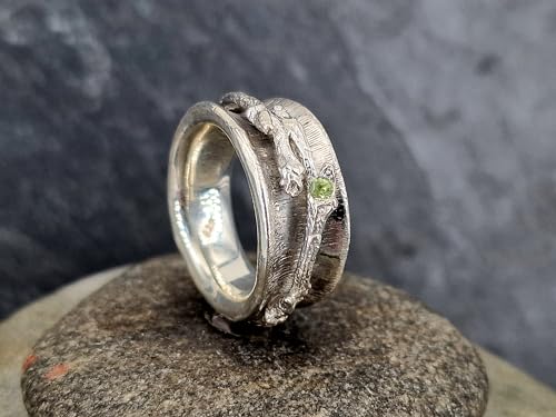 LeoLars-PABE Ast Design Spinner Ring, gr.58 (18,5) aus 925er Silber mit Peridot, echter abgeformer Ast 360° drehbar, Spelring, massiv, Natur, Unikat, Handarbeit