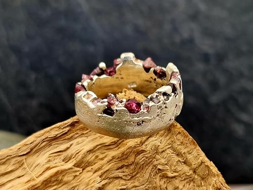 LeoLars-PABE Spinell Sandguss Design Ring zerstörte Krone aus 925er Silber, Gr. 62, modern, eingegossene Spinelle, Unikat, Handarbeit