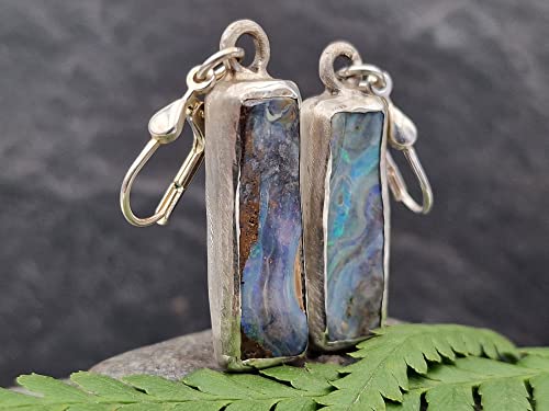 Ohrhänger mit Boulder Opal aus 925er Silber, pastellfarbenes Opalfeuer, mit Brisuren, Unikat, Handarbeit