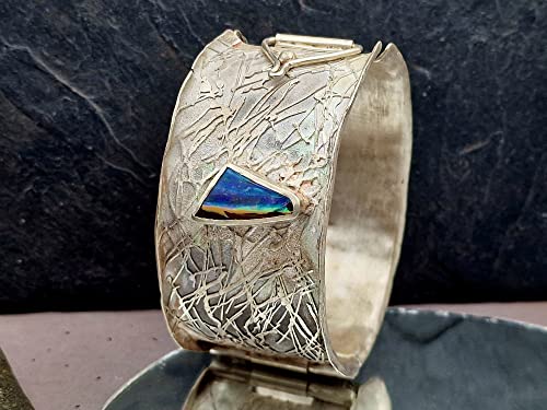 LeoLars-PABE Handgeschmiedeter Design Armreif mit Boulder Opal mit bunten Opalfeuer aus 925er Silber, mit Verschluss, Innenmaße 60x70mm, Unikat, Handarbeit