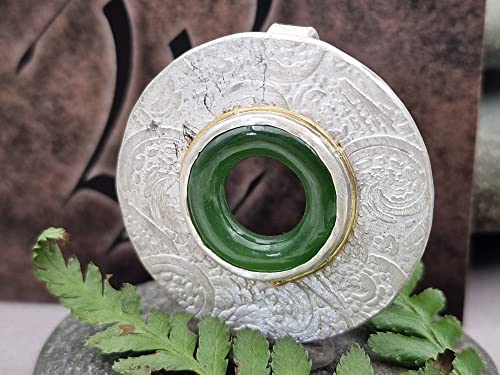 LeoLars-PABE Jade Ring Design Anhänger aus 925er Silber mit Feingold Ring um die Fassung, geprägt, versteckte Öse, Unikat, Handarbeit