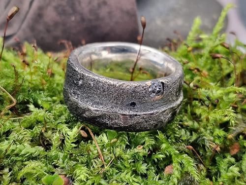 LeoLars-PABE Grober teilgeschwärzter Sandguss Design Ring, Gr.62 (19,7), aus 925er Silber mit eingegossenen grauen Saphir Kristallen, Unikat, Handarbeit