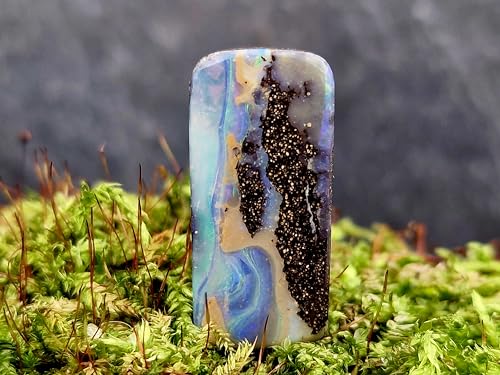 Anhänger mit gebohrtem Boulder Opal und 60cm Lederband, Picture Stone Landschaft, grün-blaues Opalfeuer, 27x12,9x6,7mm, Unikat, Handgeschliffen