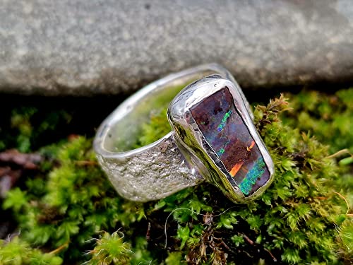LeoLars-PABE Design Ring im Structure Design Stein mit Boulder Opal mit bunten Opalfeuer Streifen, Gr.61, Opal 16.3x7.1mm, Unikat, Handarbeit