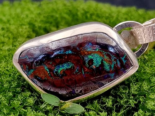 LeoLars-PABE Boulder Opal Anhänger aus 925er Silber mit herrlichen grünen Opalfeuer, 18x13,9mm, hendgefertigte Schlaufe, Unikat, Handarbeit