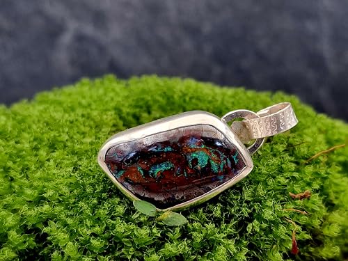 LeoLars-PABE Boulder Opal Anhänger aus 925er Silber mit herrlichen grünen Opalfeuer, 18x13,9mm, hendgefertigte Schlaufe, Unikat, Handarbeit