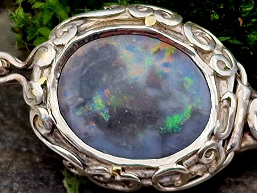 LeoLars-PABE Spiegel Medaillon mit Mintabie Dark Opal und Granat aus 925er Silber, Schneewitchen Spiegel, verspielt, verziert, Unikat, Handarbeit